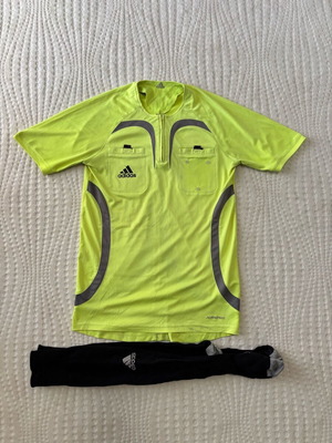 Adidas referee jersey short sleeve like new, size Small with socks
