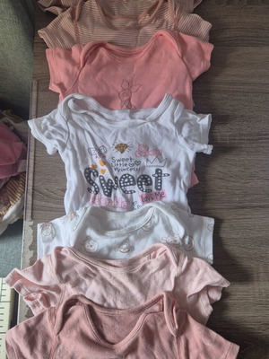 Set of 8 short-sleeve baby bodysuits used, 6-12 months