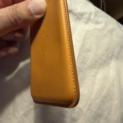 MagSafe Original iPhone Wallet for iPhone 15 and Pro