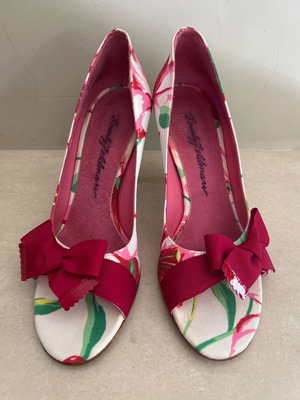 Beverly Feldman fabric pumps used with fuchsia bow, size 38