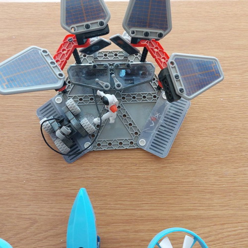 Shell V-Power Space Explorers Toys pack of 5 constructions used