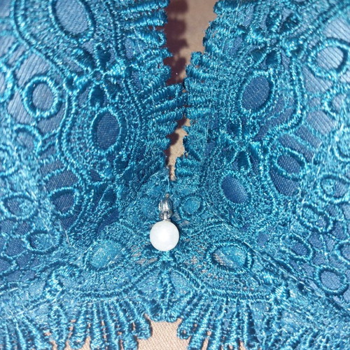 Petrol lace bra 80B used with pearl detail and removable straps