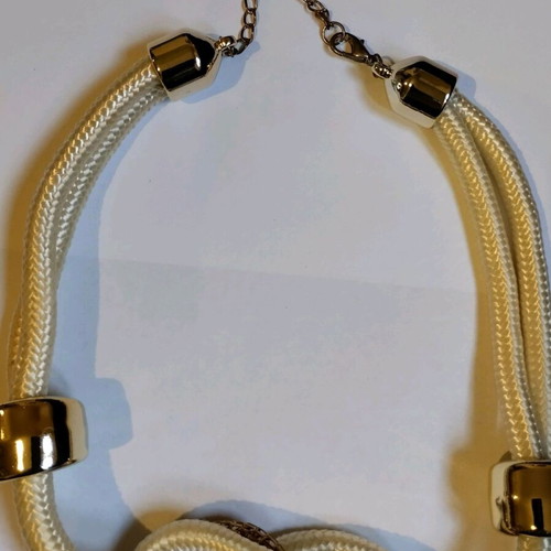 Necklace used white and gold