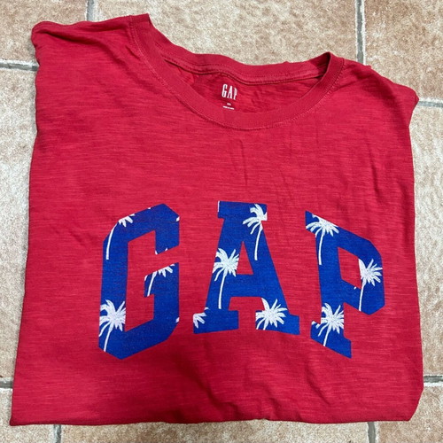 GAP XXL T-shirts like new, 1 red with palms and 1 grey with Canada print