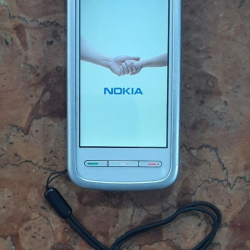 Nokia 5230 128MB white with pen and charger like new