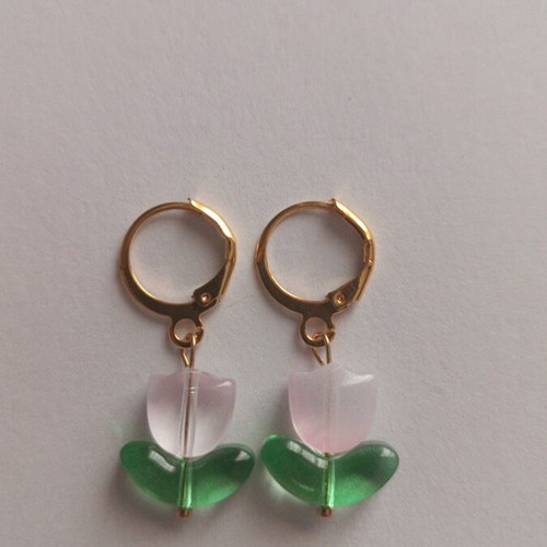 Tulip earrings new with gold clasp