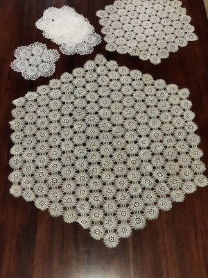 Handmade Saïtas Doilies Set like new