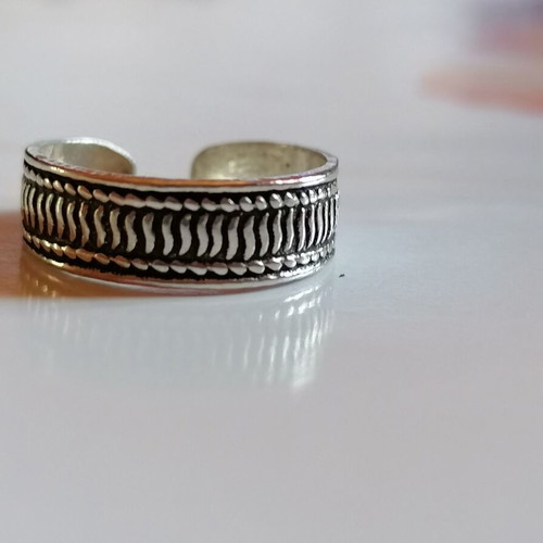 925 Silver Toe Ring with Linear Embossed Designs new