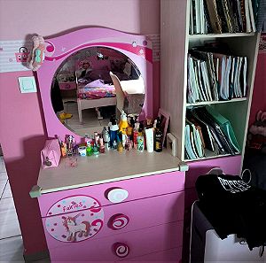 Πωλείται παιδικό γραφείο και συρταριερια με καθρέπτη