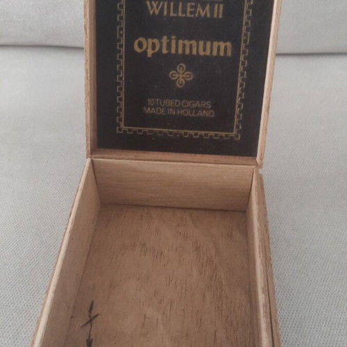 Optimum Willem II wooden cigar box used, empty for 10 cigars