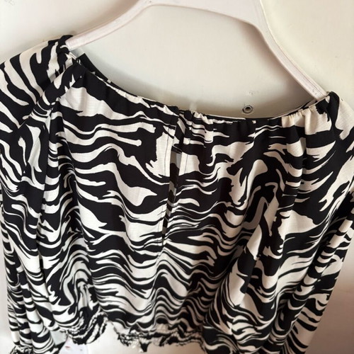 Cropped zebra print blouse H&M like new, size XL