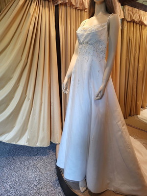 White wedding dress embroidered with stones with train like new