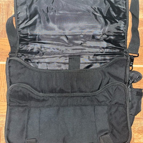 Laptop shoulder bag like new, black with 2 large compartments
