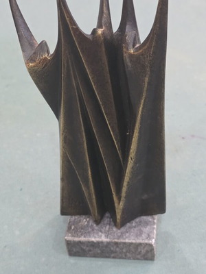 Bronze sculpture Dikefalos like new