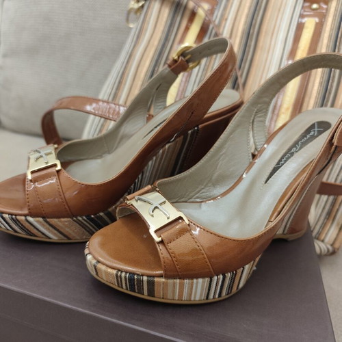 Chaniotakis leather sandals size 36 like new, tan color