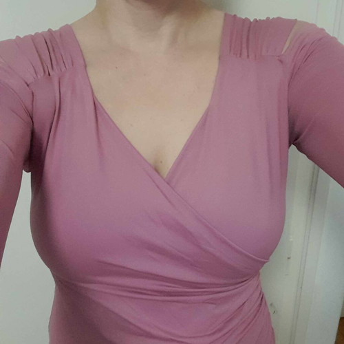 Enzzo pink crossover blouse like new with shoulder cutouts size M