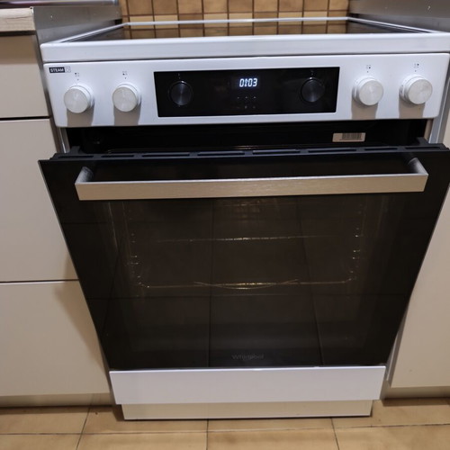 Whirlpool electric stove like new