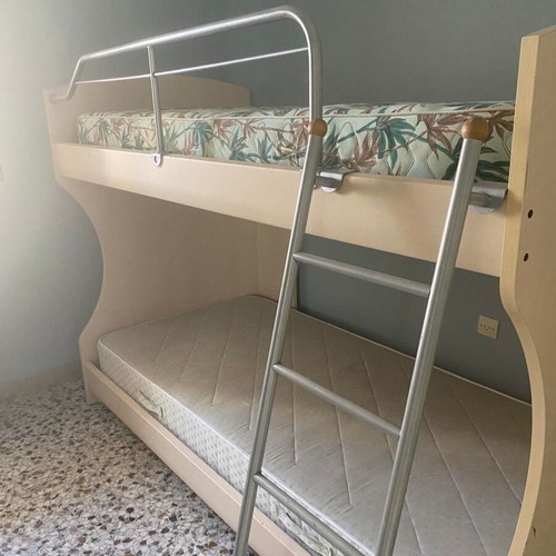 Bunk bed used with mattresses