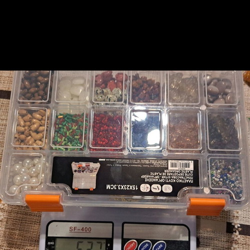 Craft beads and minerals set like new, 5 storage boxes, 4 kg