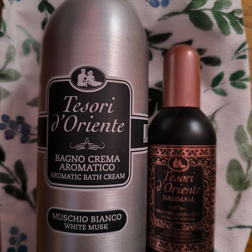 White Musk body care set new with 500ml cream and perfume