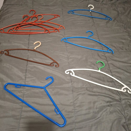 Plastic hangers used, pack of 10 pieces