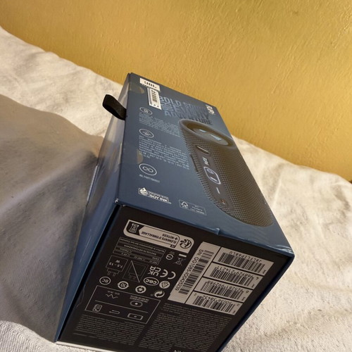 JBL Flip 6 Bluetooth Portable Speaker new, blue
