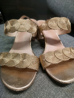 Leather sandals used, gold color, size 41