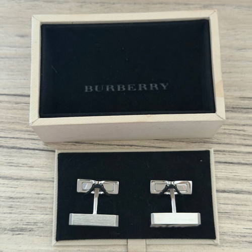 Burberry cufflinks like new, silver
