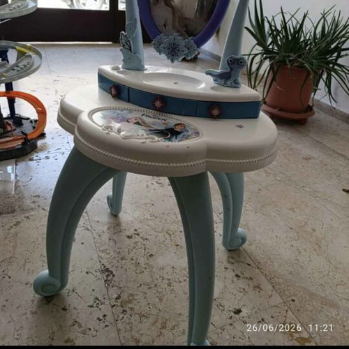 Smoby Frozen 2-in-1 Beauty Vanity Table