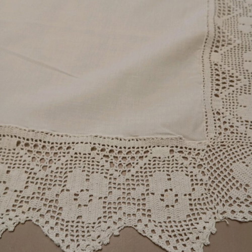 Set of handmade crochet doily and square new with daisy design