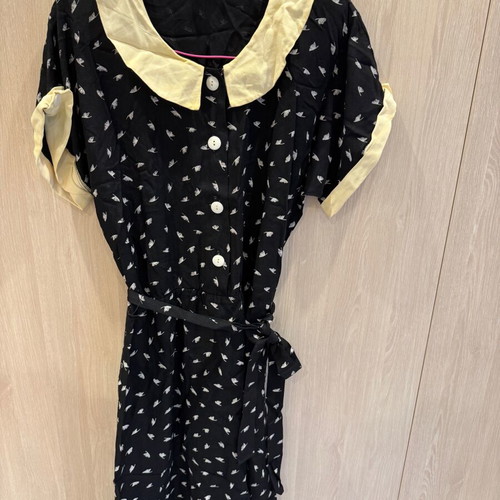 Vintage dress used with white collar and sleeves, size 10