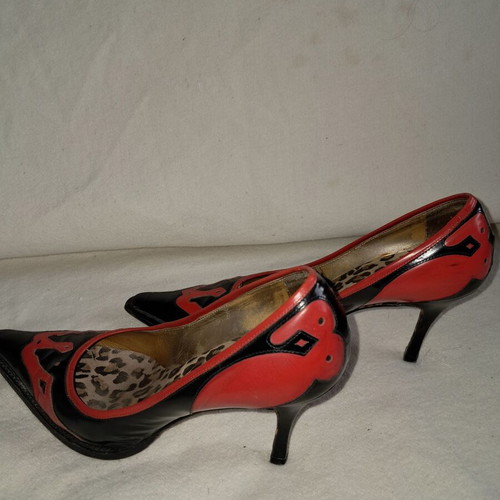 Dolce & Gabbana pointed pumps in black and red, like new size 38
