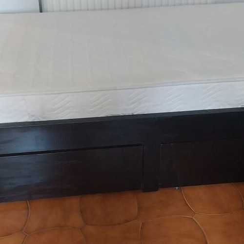 Single bed with storage space like new, solid wood, 1.05x2.15m