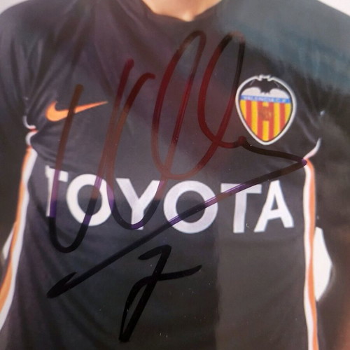 Authentic David Villa autograph like new on photo