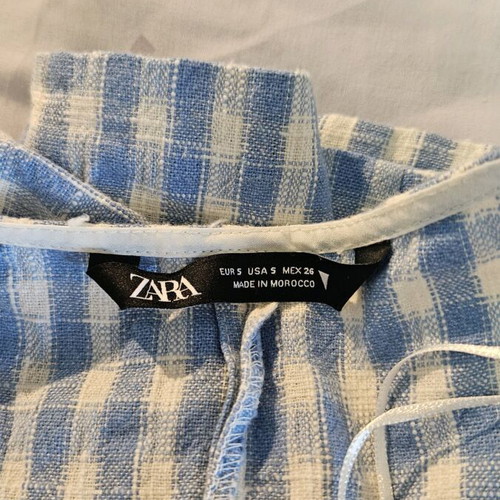 Zara crop top with buttons, size small, like new