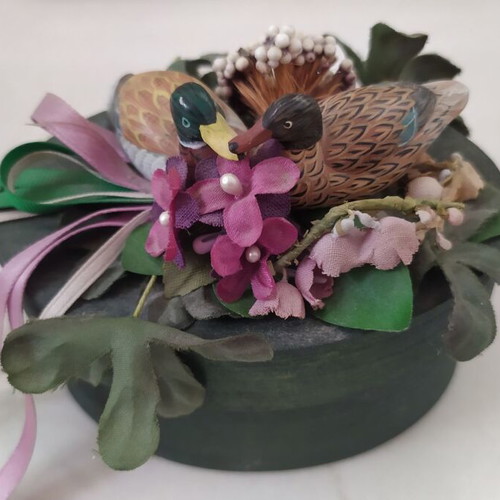 Box like new approximately 12x7 cm