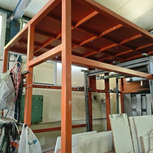 Waterfall cabin with stainless steel floor and waterfall for painting
