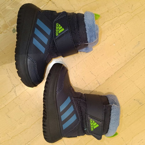 Adidas Winterplay kids snow boots Navy blue like new size 21