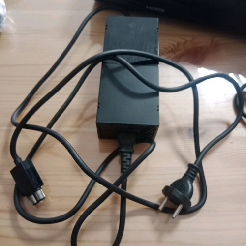 Xbox One 500GB used with one controller and GTA5