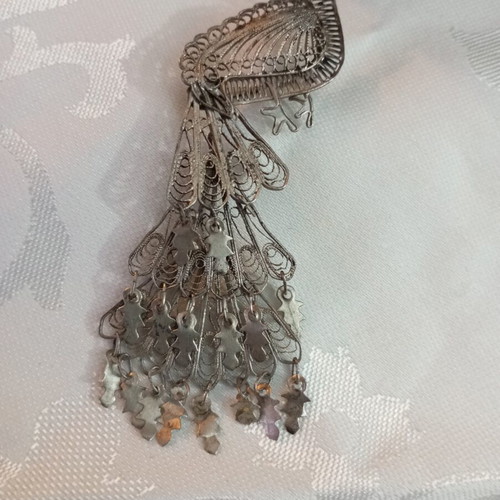 Filigree silver vintage brooch used