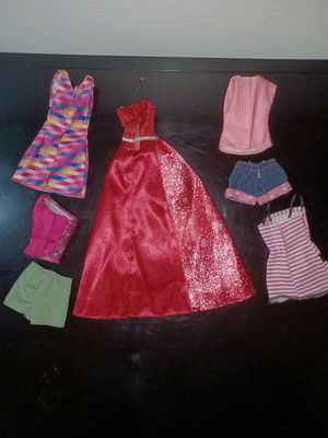Barbie clothes used, pack