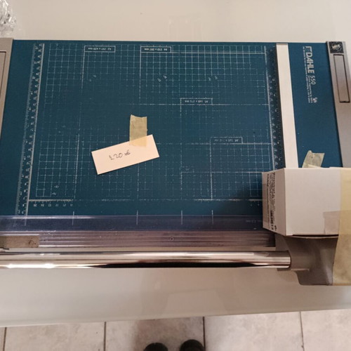 Manual cutter with like new blade