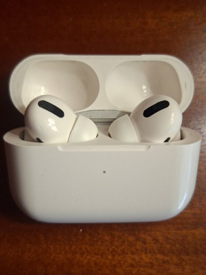 AirPods Pro безжични слушалки като нови
