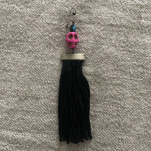Long earring like new with tassel and skull