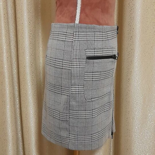 Zara checked skirt with zipper like new, size M, gray