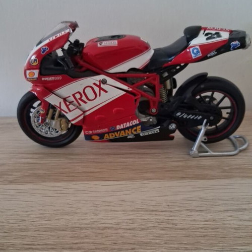 Ducati 999 Μοντέλο 1:12 σαν καινούργιο χωρίς συσκευασία