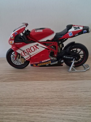 Ducati 999 Μοντέλο 1:12 σαν καινούργιο χωρίς συσκευασία