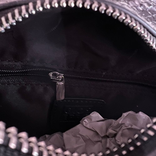 Gioseppo leather bag new with detachable strap