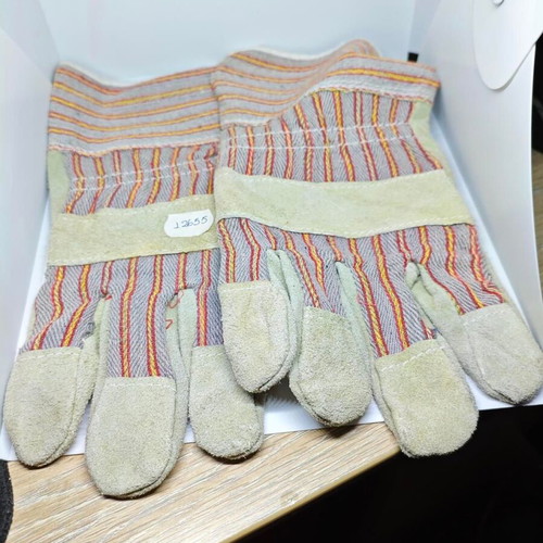 Work gloves reinforced with leather like new