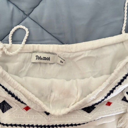 Toi&Moi top S/M like new, cropped, white and blue